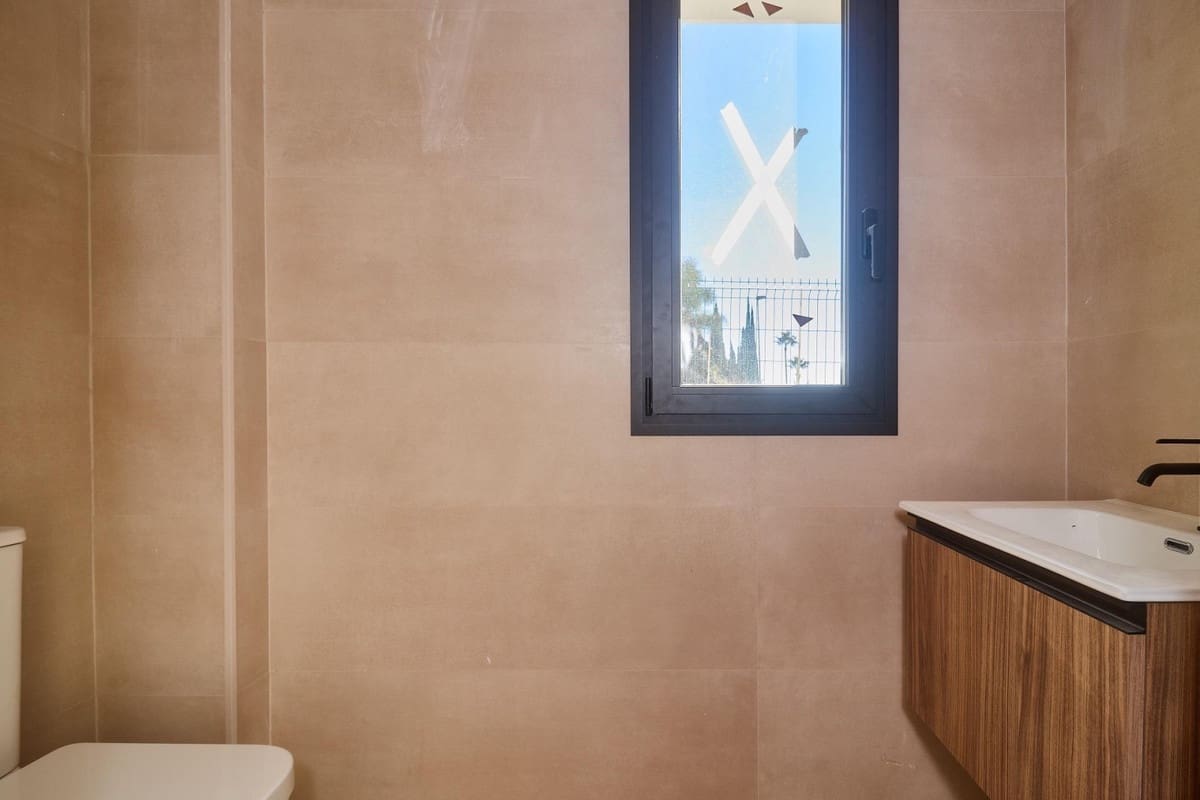 4 bedroom Villa for sale in La Cala de Mijas with pool garage - € 2,100,000 (Ref: 8997120)