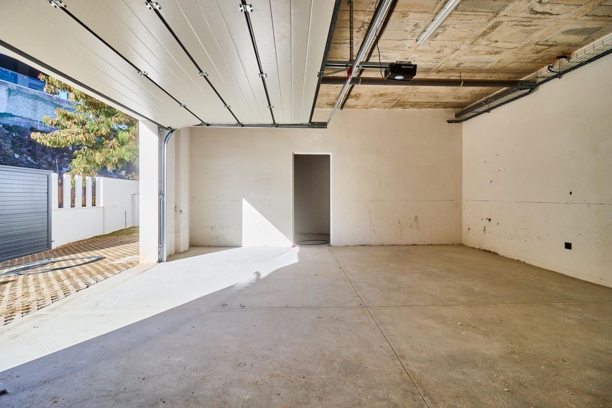 4 bedroom Villa for sale in La Cala de Mijas with pool garage - € 2,100,000 (Ref: 8997120)