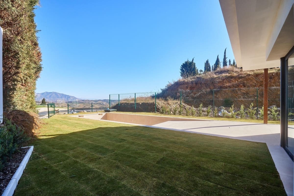 4 bedroom Villa for sale in La Cala de Mijas with pool garage - € 2,100,000 (Ref: 8997120)