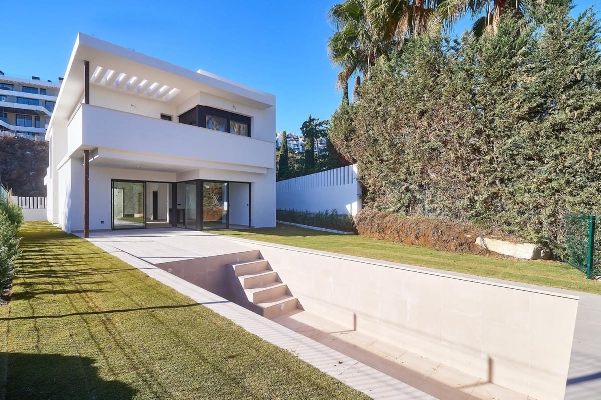 4 bedroom Villa for sale in La Cala de Mijas with pool garage - € 2,100,000 (Ref: 8997120)