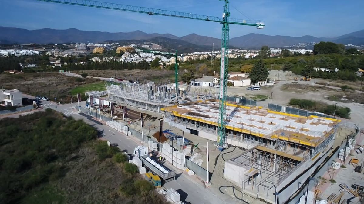 2 sypialnia Apartament na sprzedaż w New Golden Mile z basenem garażem - 799 000 € (Ref: 8997122)