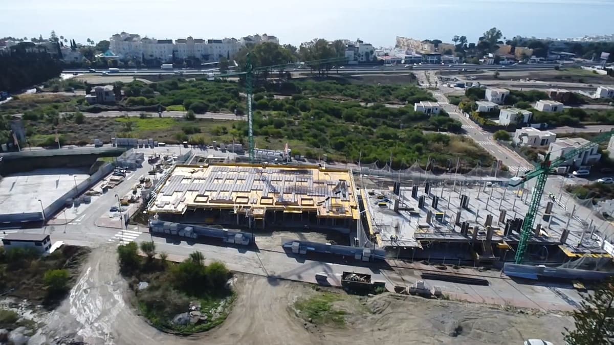 2 sypialnia Apartament na sprzedaż w New Golden Mile z basenem garażem - 799 000 € (Ref: 8997122)