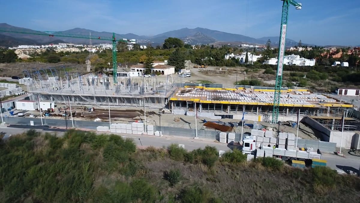 2 sypialnia Apartament na sprzedaż w New Golden Mile z basenem garażem - 799 000 € (Ref: 8997122)