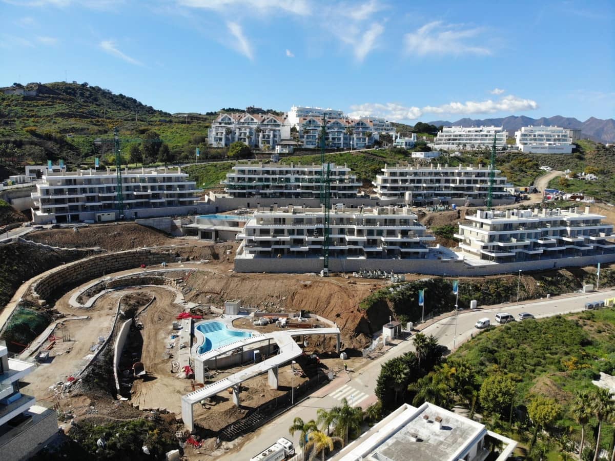 2 bedroom Apartment for sale in Mijas Costa with pool garage - € 510,000 (Ref: 8997127)
