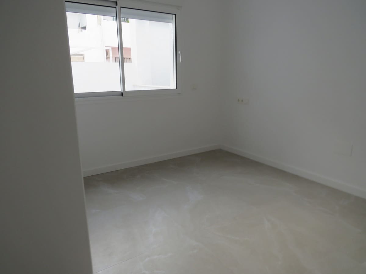 Apartamento de 2 habitaciones en Fuengirola en venta con piscina garaje - 335.000 € (Ref: 8997141)