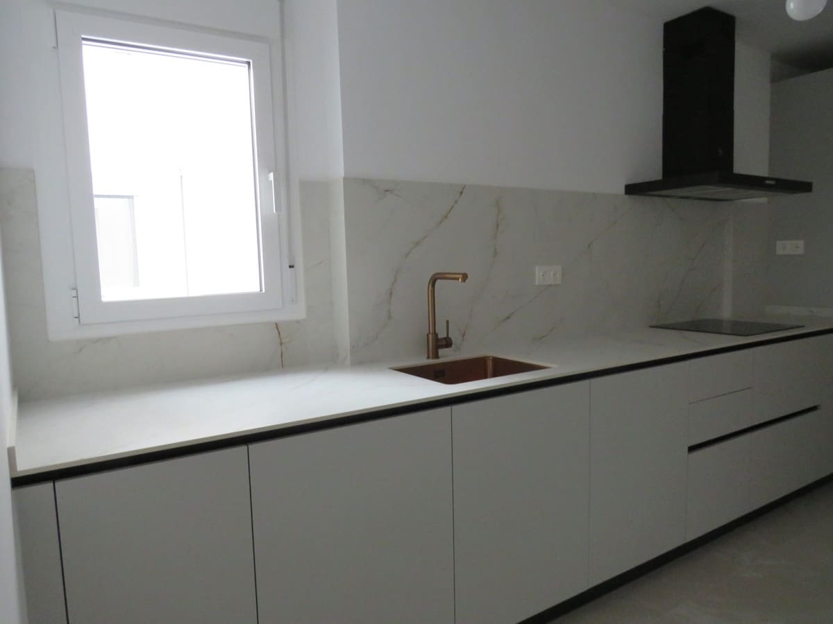 Apartamento de 2 habitaciones en Fuengirola en venta con piscina garaje - 335.000 € (Ref: 8997141)