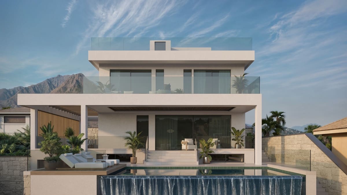 5 bedroom Villa for sale in Estepona with pool garage - € 1,765,000 (Ref: 8997146)