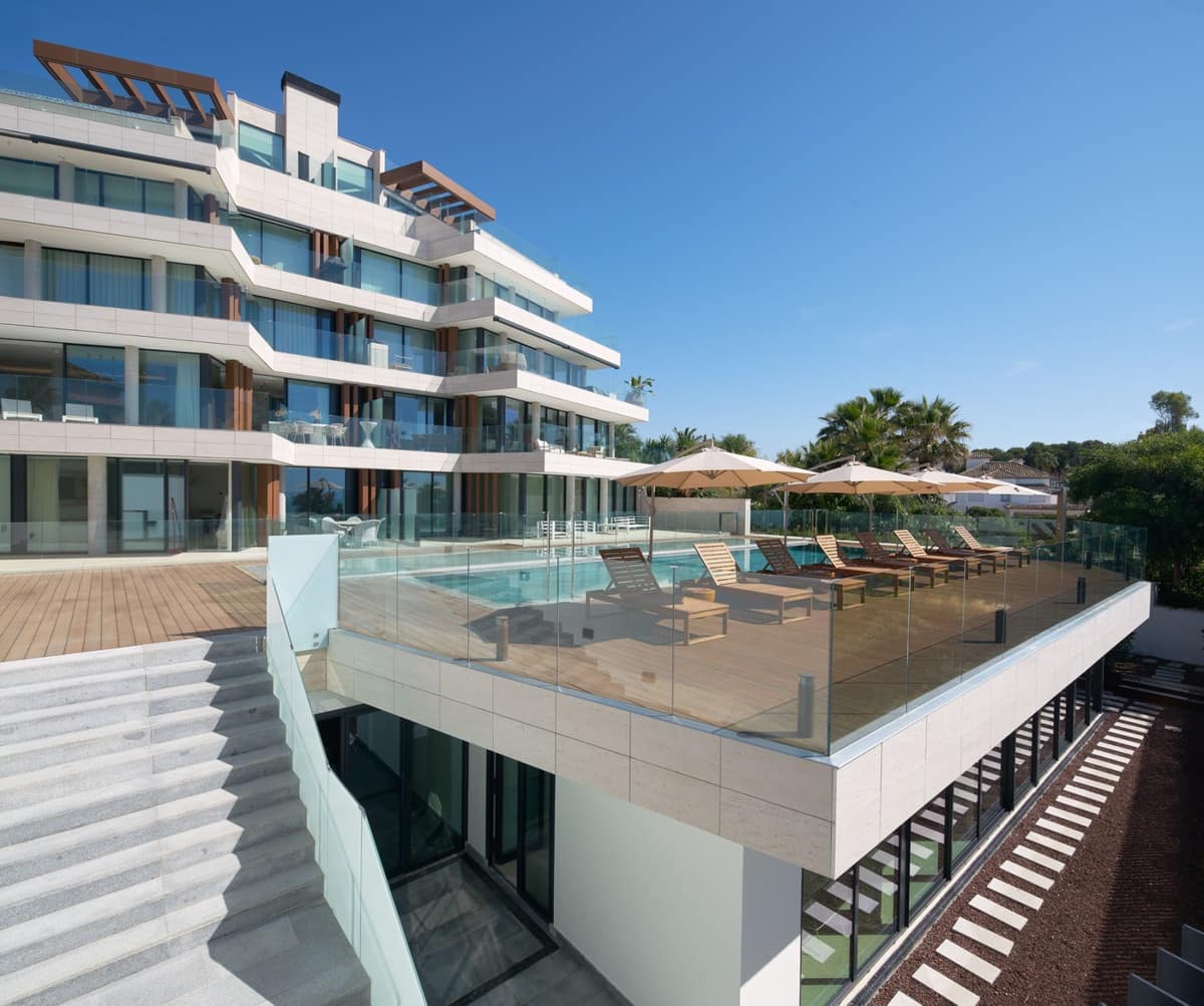 2 bedroom Apartment for sale in Estepona with pool garage - € 850,000 (Ref: 8997156)