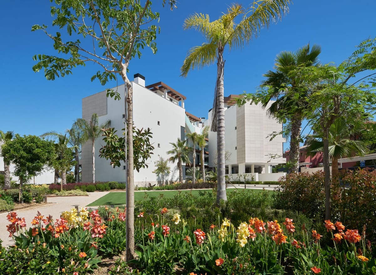 2 bedroom Apartment for sale in Estepona with pool garage - € 850,000 (Ref: 8997156)