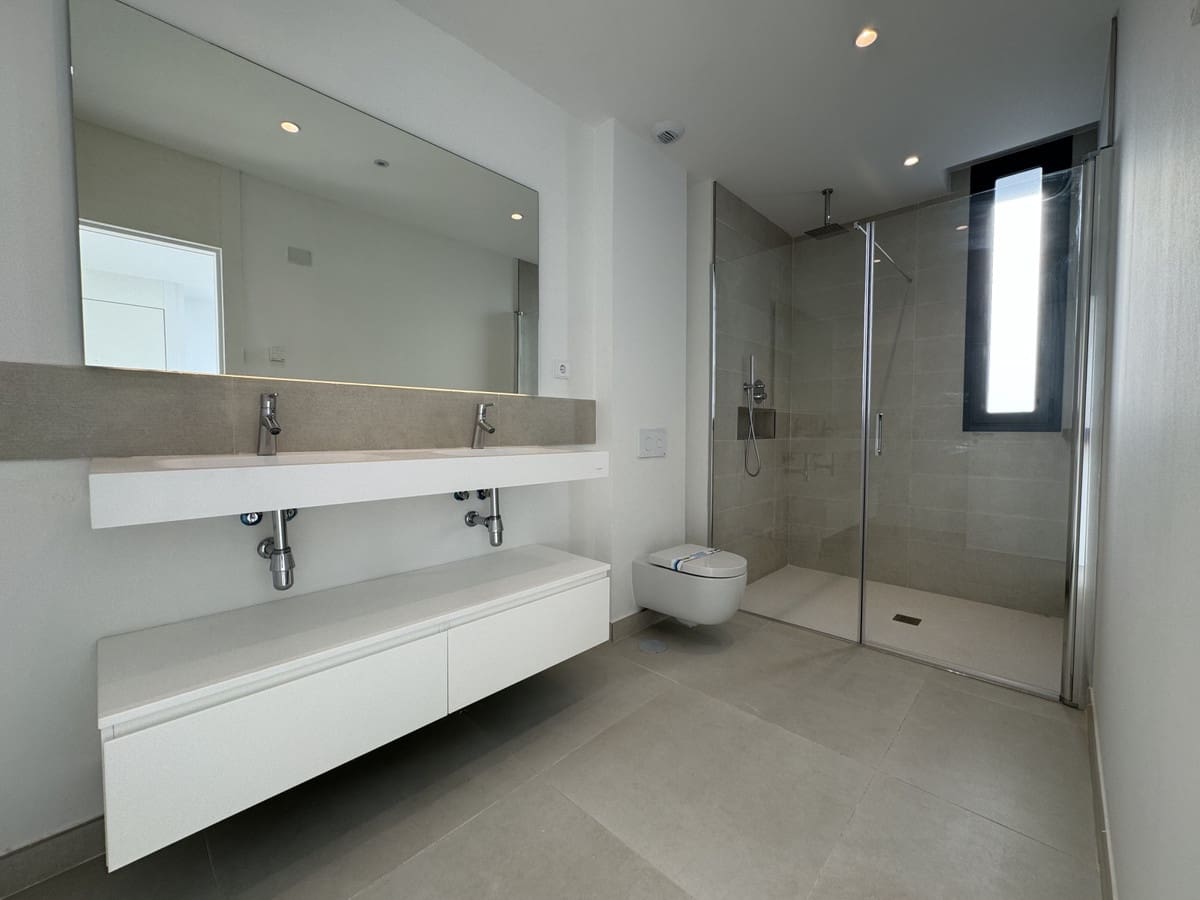 2 bedroom Apartment for sale in Fuengirola with pool garage - € 489,000 (Ref: 8997179)