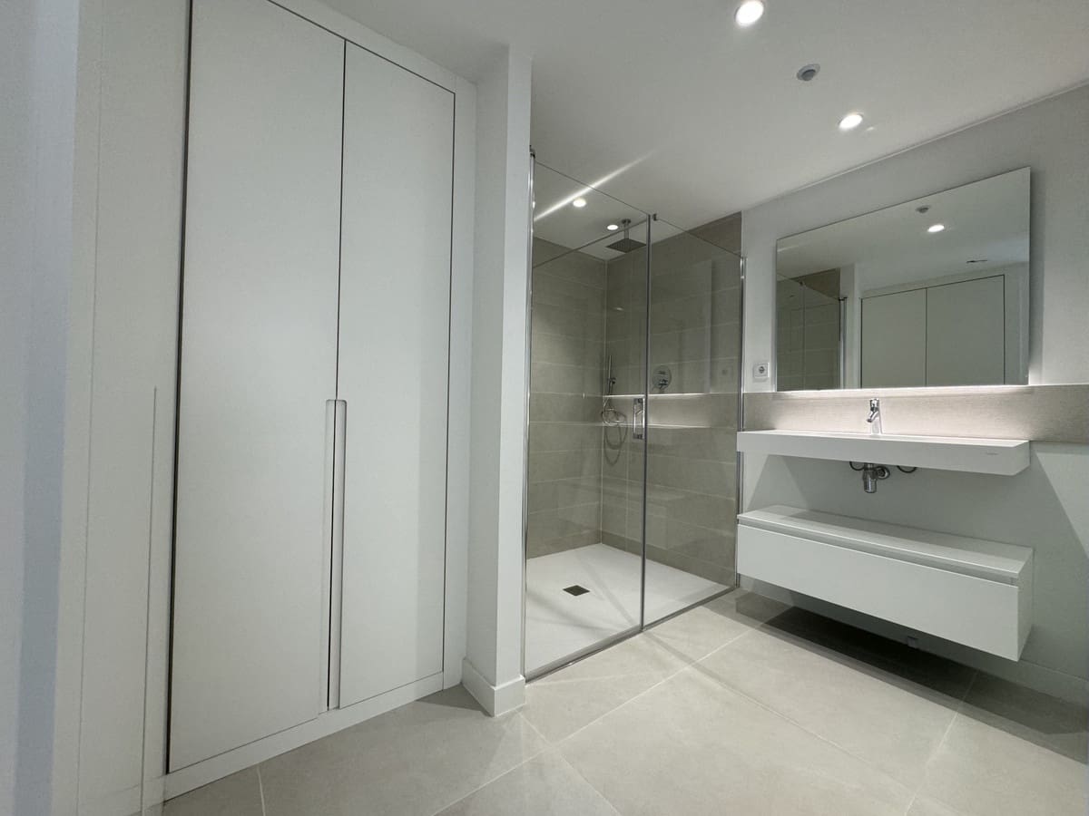 Apartamento de 2 habitaciones en Fuengirola en venta con piscina garaje - 695.000 € (Ref: 8997179)