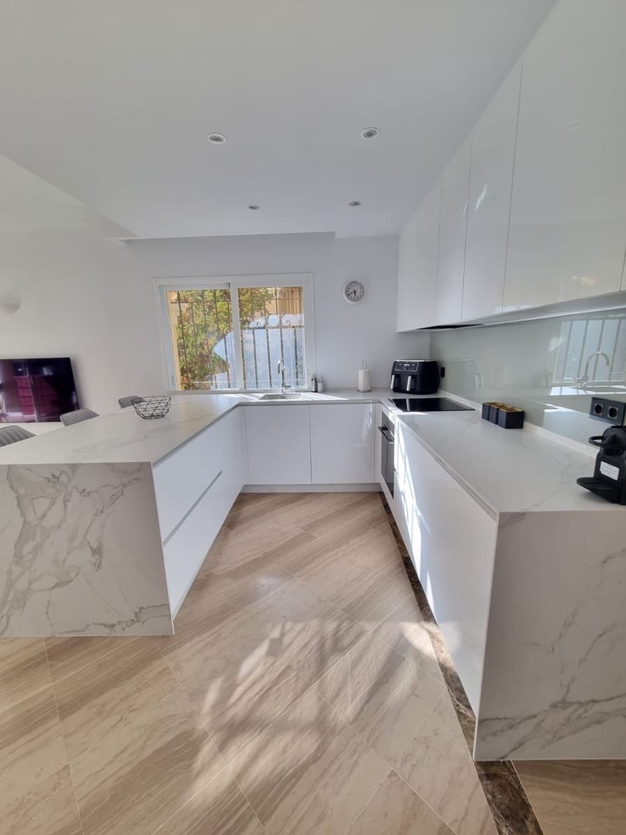 Apartamento de 3 habitaciones en Elviria en venta con piscina garaje - 649.000 € (Ref: 9037015)