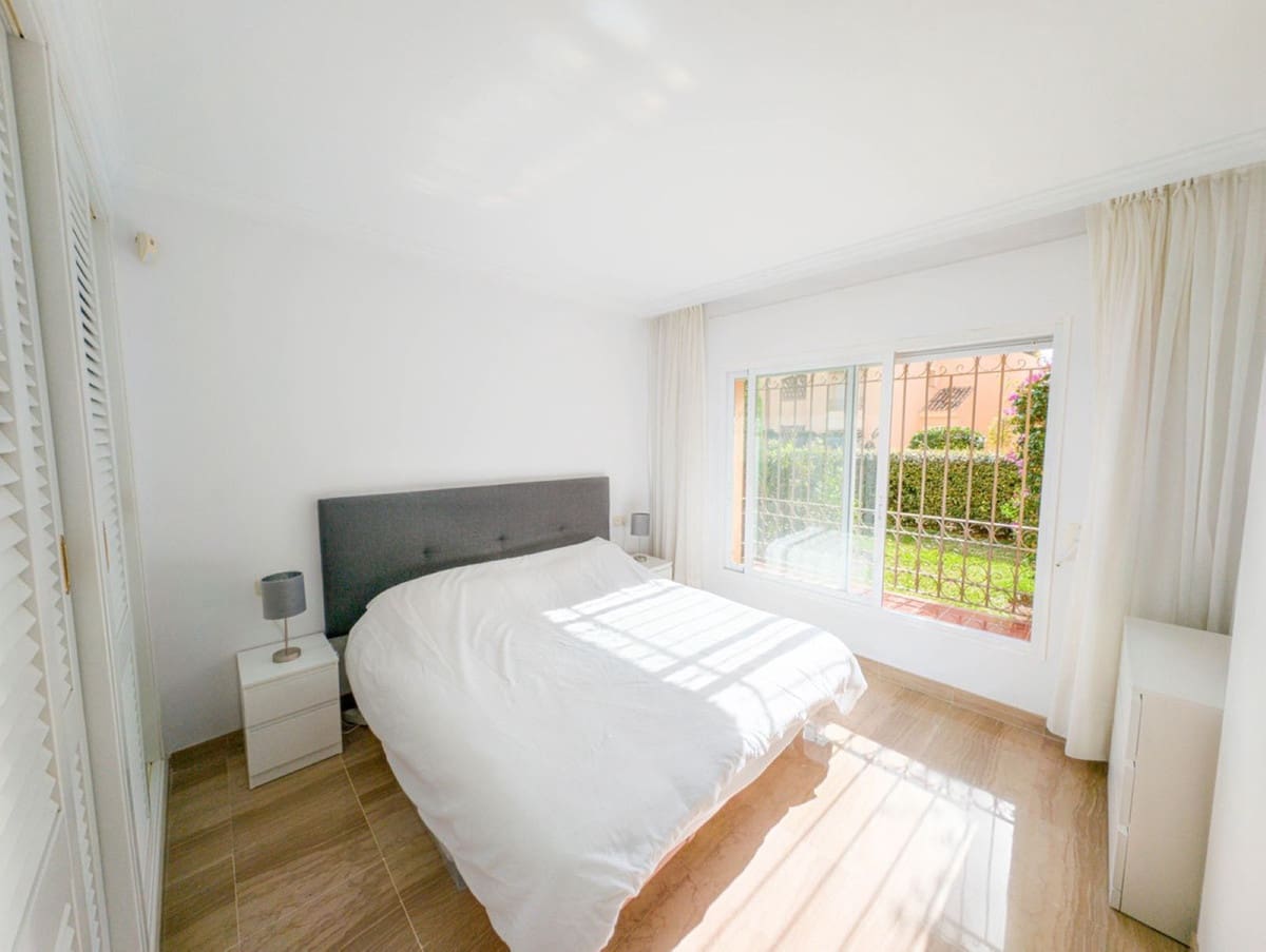 Apartamento de 3 habitaciones en Elviria en venta con piscina garaje - 649.000 € (Ref: 9037015)