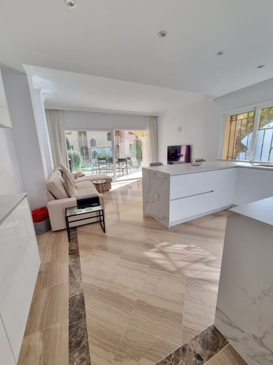 Apartamento de 3 habitaciones en Elviria en venta con piscina garaje - 649.000 € (Ref: 9037015)