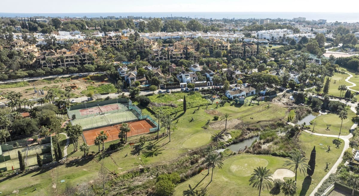 5 slaapkamer Villa te koop in Estepona met zwembad garage - € 1.950.000 (Ref: 9110689)