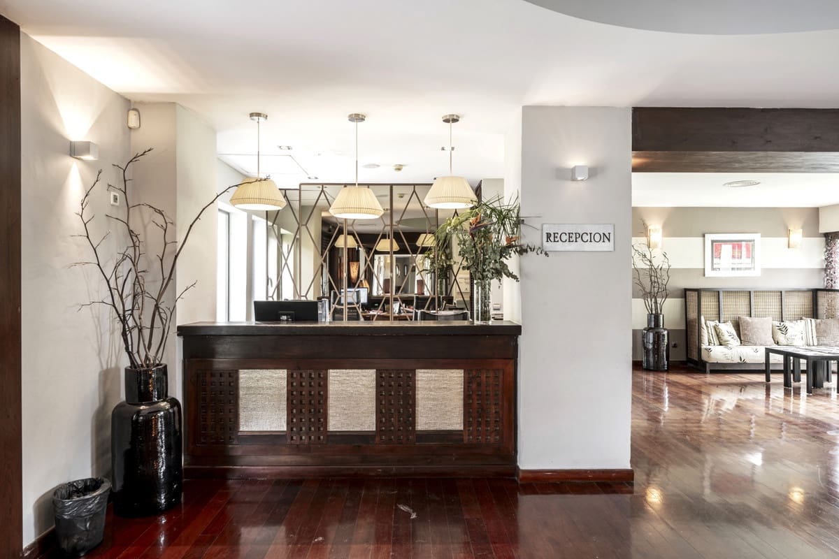 5 soverom Villa til salgs i Estepona med svømmebasseng garasje - € 1 950 000 (Ref: 9110689)