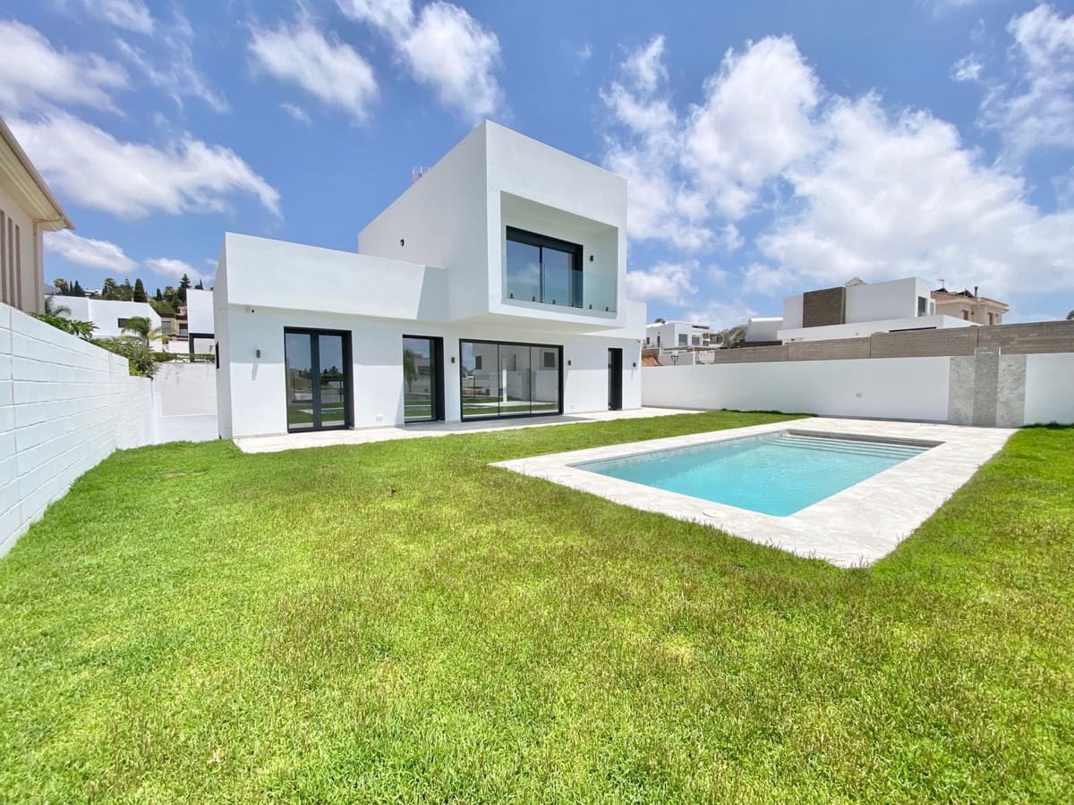 2 slaapkamer Villa te koop in Mijas Costa met zwembad garage - € 1.400.000 (Ref: 9110691)