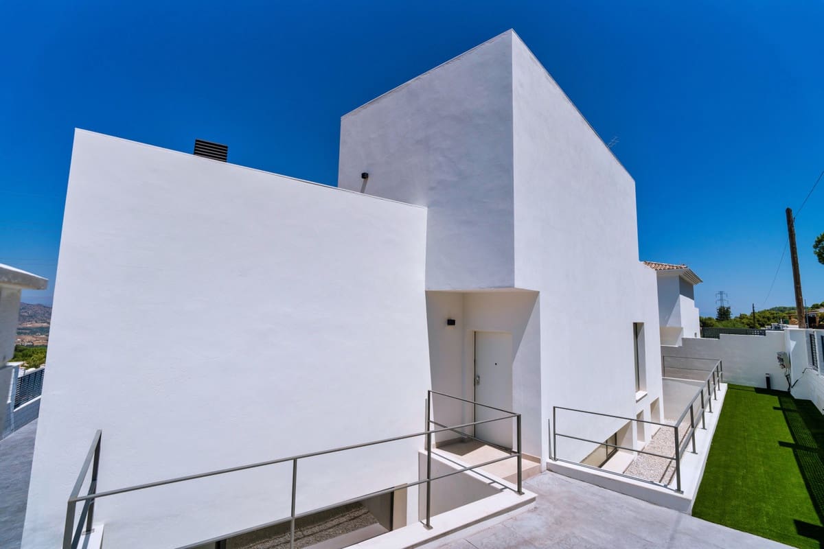 4 Zimmer Villa zu verkaufen in Mijas Costa mit Pool Garage - 890.000 € (Ref: 9187216)