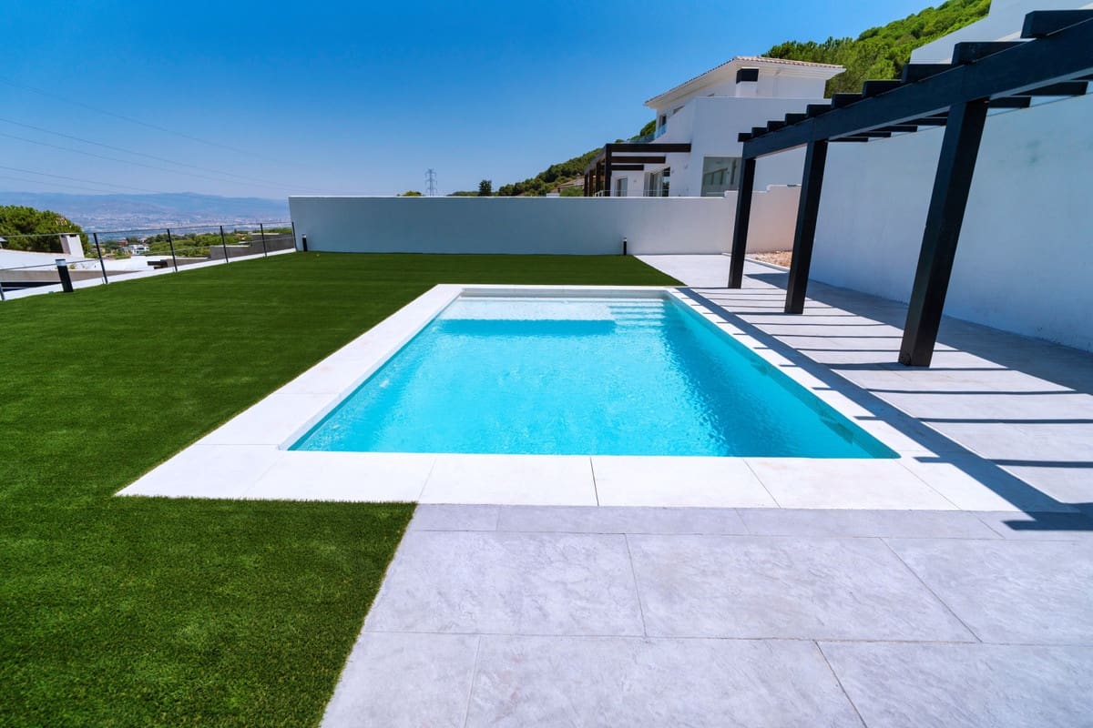 4 Zimmer Villa zu verkaufen in Mijas Costa mit Pool Garage - 890.000 € (Ref: 9187216)