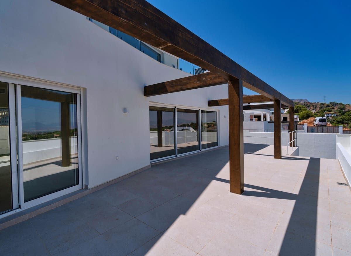 4 Zimmer Villa zu verkaufen in Mijas Costa mit Pool Garage - 890.000 € (Ref: 9187216)