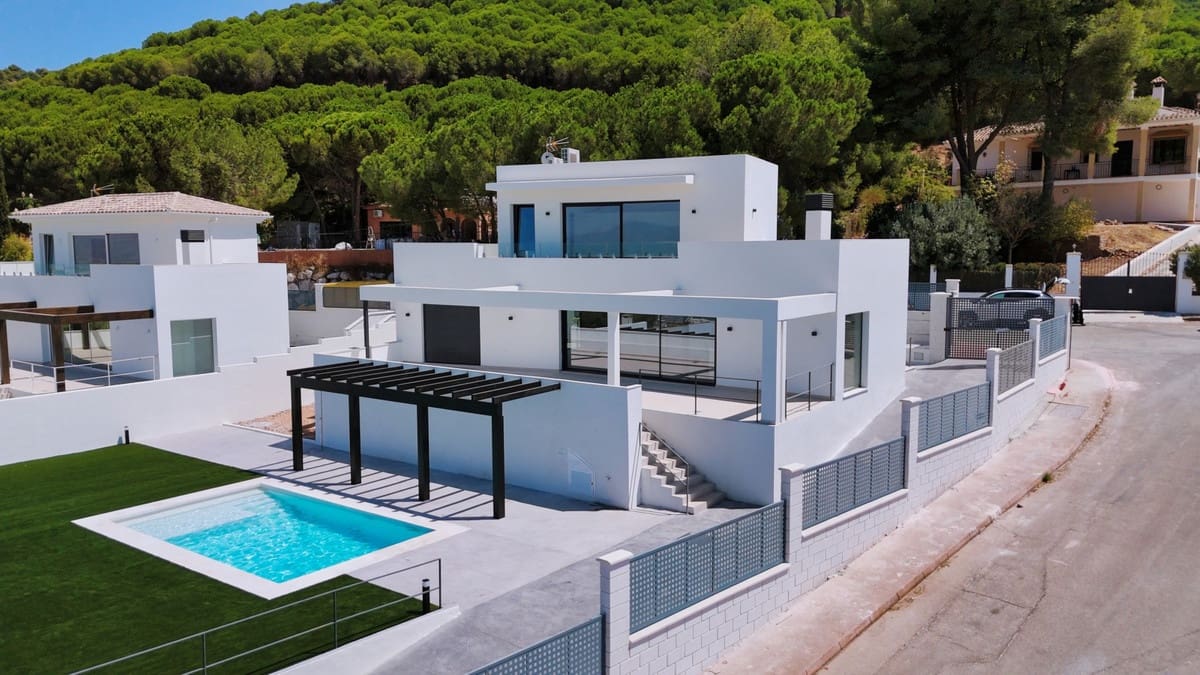 4 Zimmer Villa zu verkaufen in Mijas Costa mit Pool Garage - 890.000 € (Ref: 9187216)