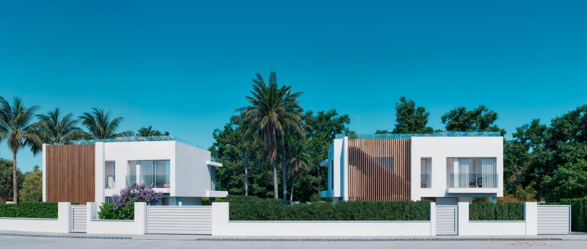 5 bedroom Villa for sale in Estepona with pool garage - € 1,850,000 (Ref: 9322104)