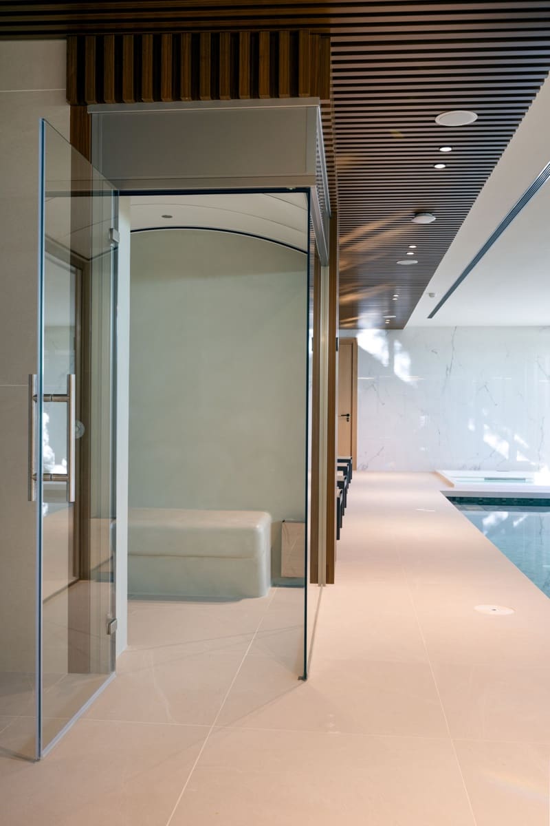 2 soverom Leilighet til salgs i Estepona med svømmebasseng garasje - € 2 310 000 (Ref: 9450389)