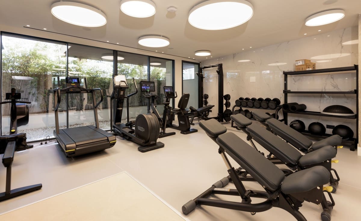 2 soverom Leilighet til salgs i Estepona med svømmebasseng garasje - € 2 310 000 (Ref: 9450389)