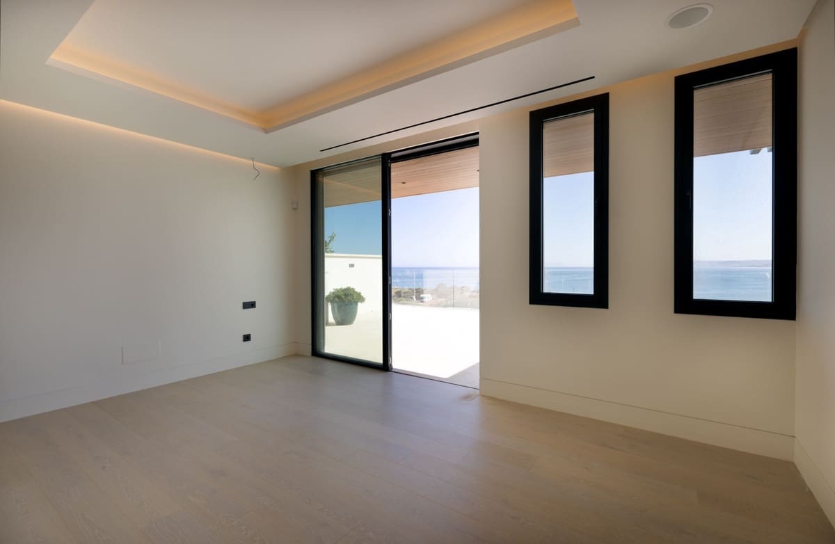 2 bedroom Apartment for sale in Estepona with pool garage - € 3,003,000 (Ref: 9450389)