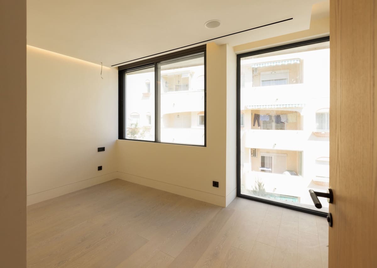 2 bedroom Apartment for sale in Estepona with pool garage - € 3,003,000 (Ref: 9450389)