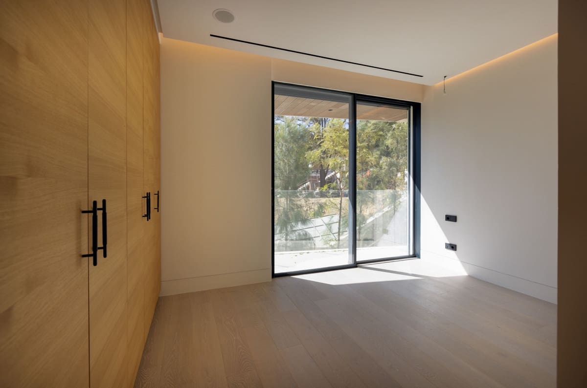 2 bedroom Apartment for sale in Estepona with pool garage - € 3,003,000 (Ref: 9450389)