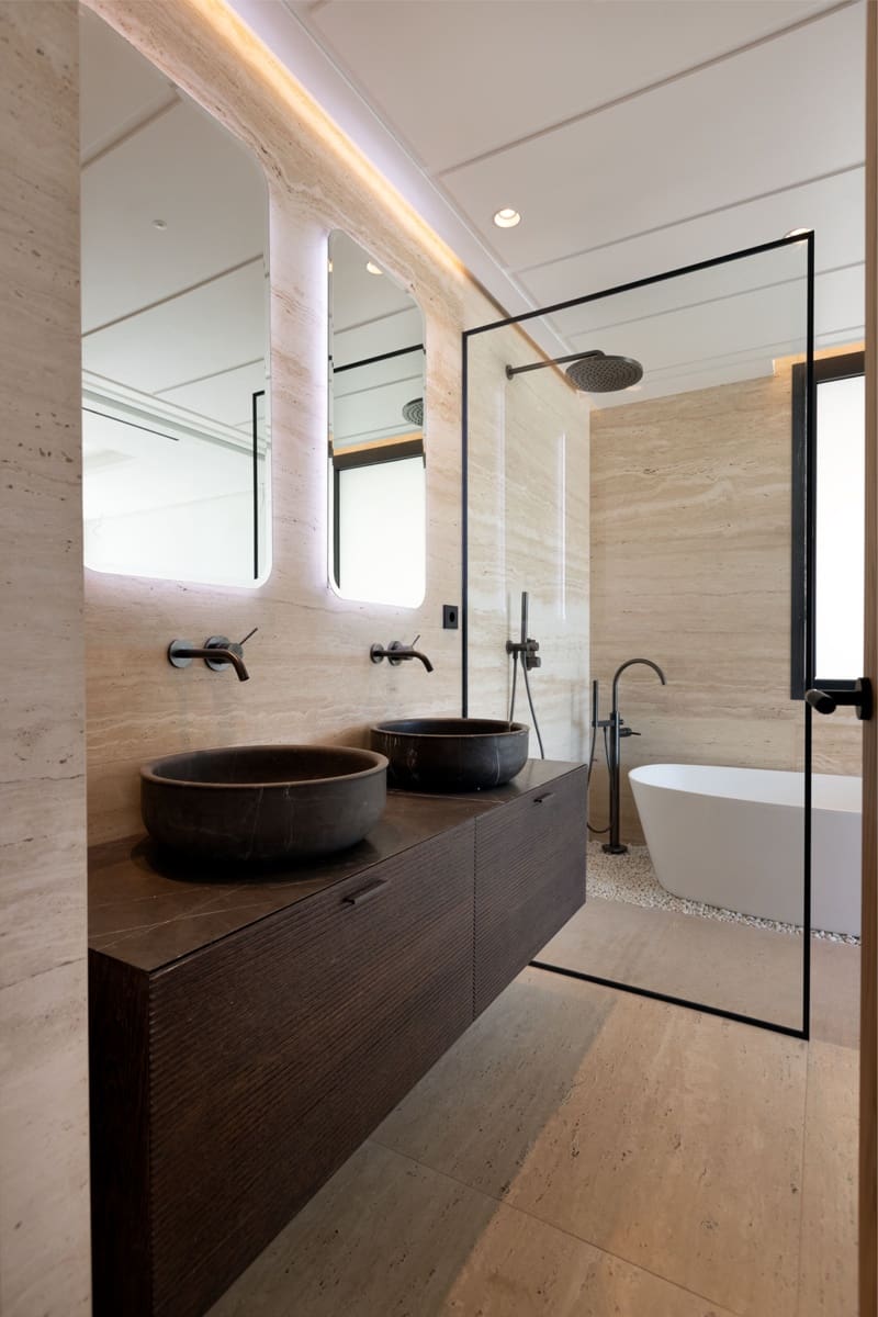 2 bedroom Apartment for sale in Estepona with pool garage - € 3,003,000 (Ref: 9450389)