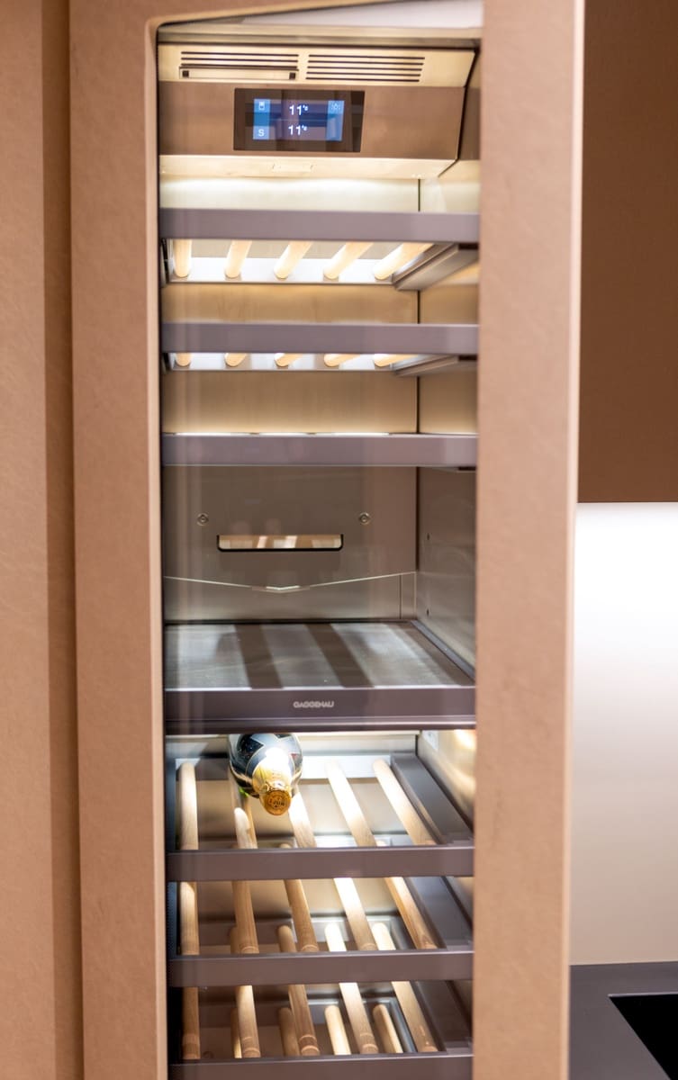 2 bedroom Apartment for sale in Estepona with pool garage - € 3,003,000 (Ref: 9450389)