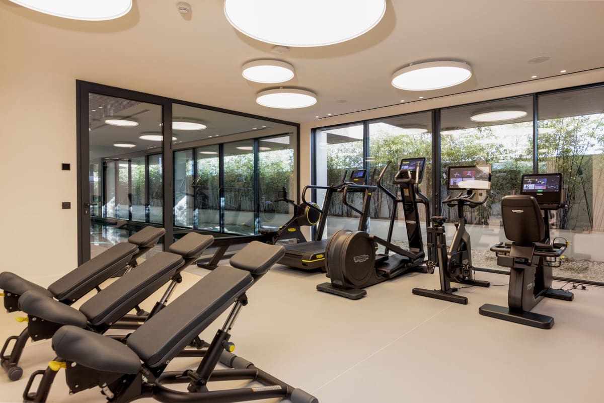 2 bedroom Apartment for sale in Estepona with pool garage - € 3,003,000 (Ref: 9450389)