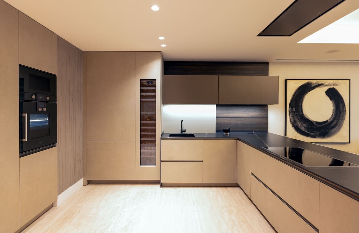 Apartamento de 2 habitaciones en Estepona en venta con piscina garaje - 3.003.000 € (Ref: 9450389)