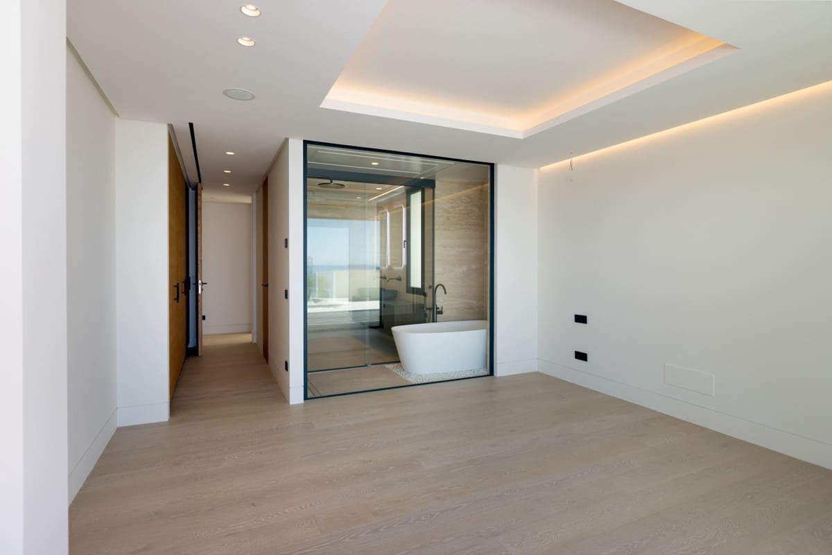 Apartamento de 2 habitaciones en Estepona en venta con piscina garaje - 3.003.000 € (Ref: 9450389)