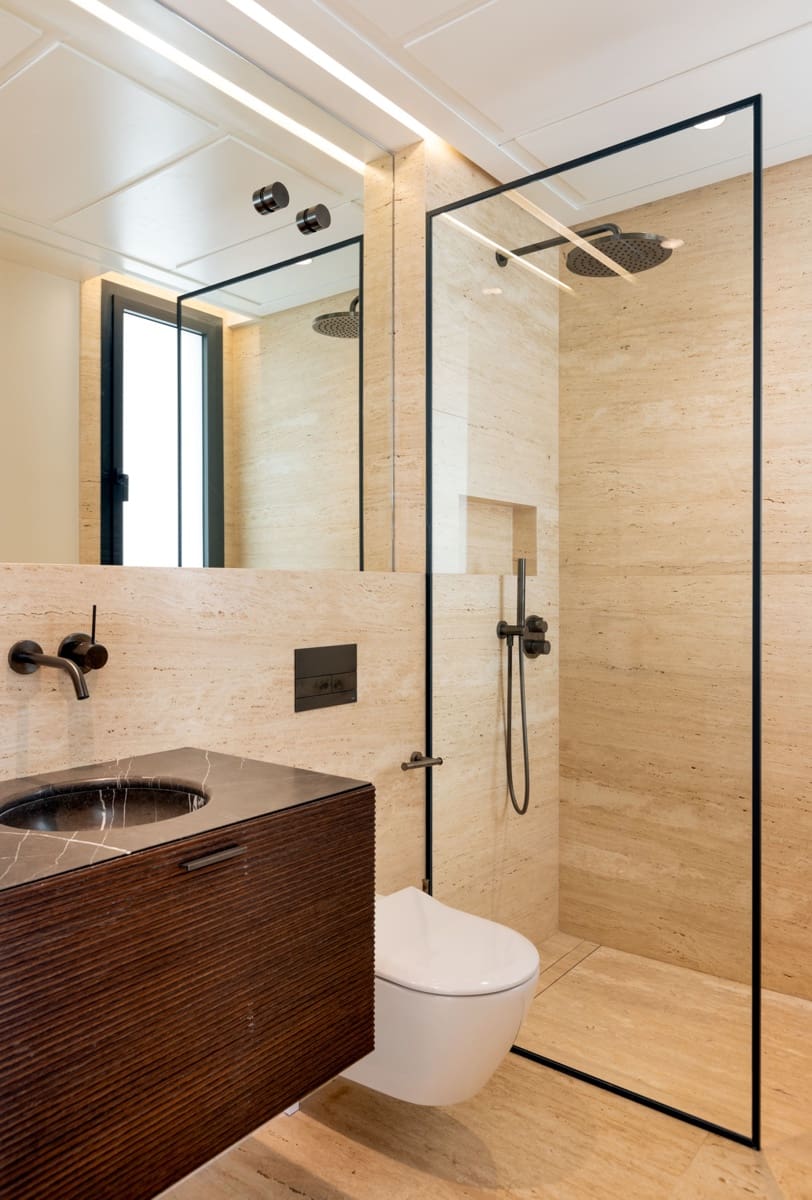 Apartamento de 2 habitaciones en Estepona en venta con piscina garaje - 3.003.000 € (Ref: 9450389)