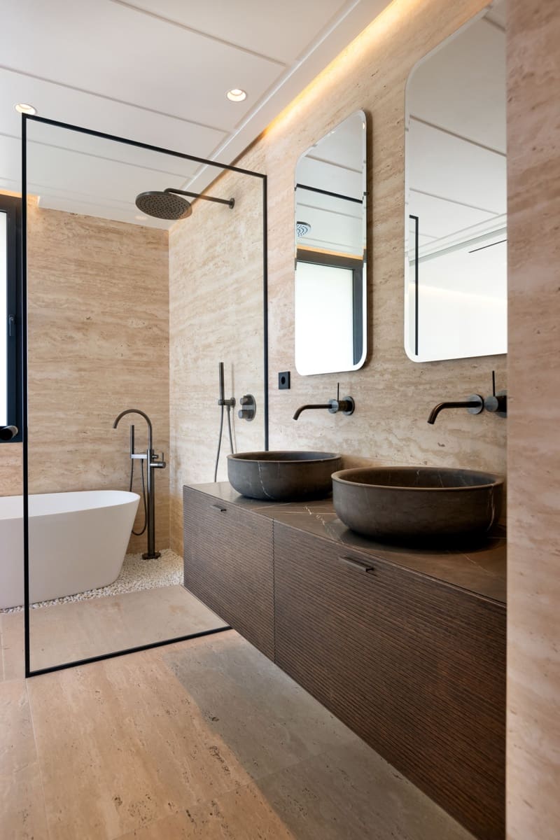 Apartamento de 2 habitaciones en Estepona en venta con piscina garaje - 3.003.000 € (Ref: 9450389)