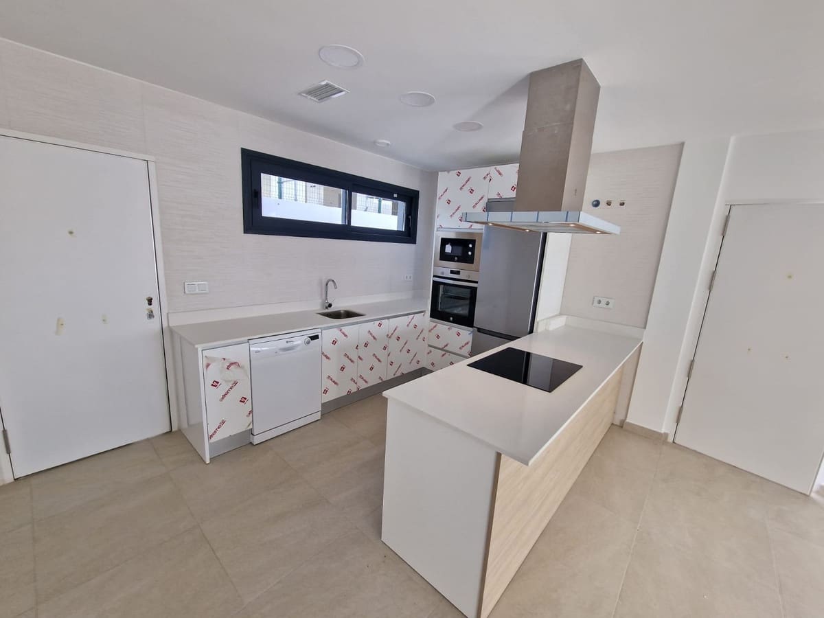 4 slaapkamer Villa te koop in Manilva met zwembad garage - € 780.000 (Ref: 9466089)