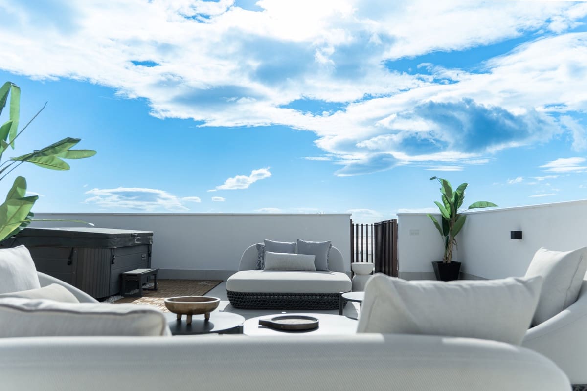 2 soveværelse Lejlighed til salg i Fuengirola med swimmingpool garage - € 785.000 (Ref: 9466092)