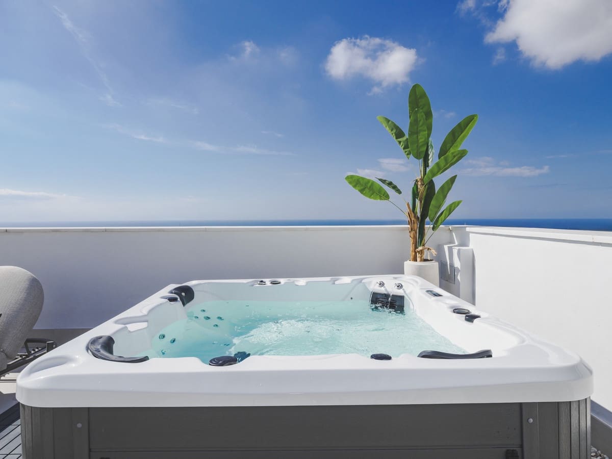 2 soveværelse Lejlighed til salg i Fuengirola med swimmingpool garage - € 785.000 (Ref: 9466092)