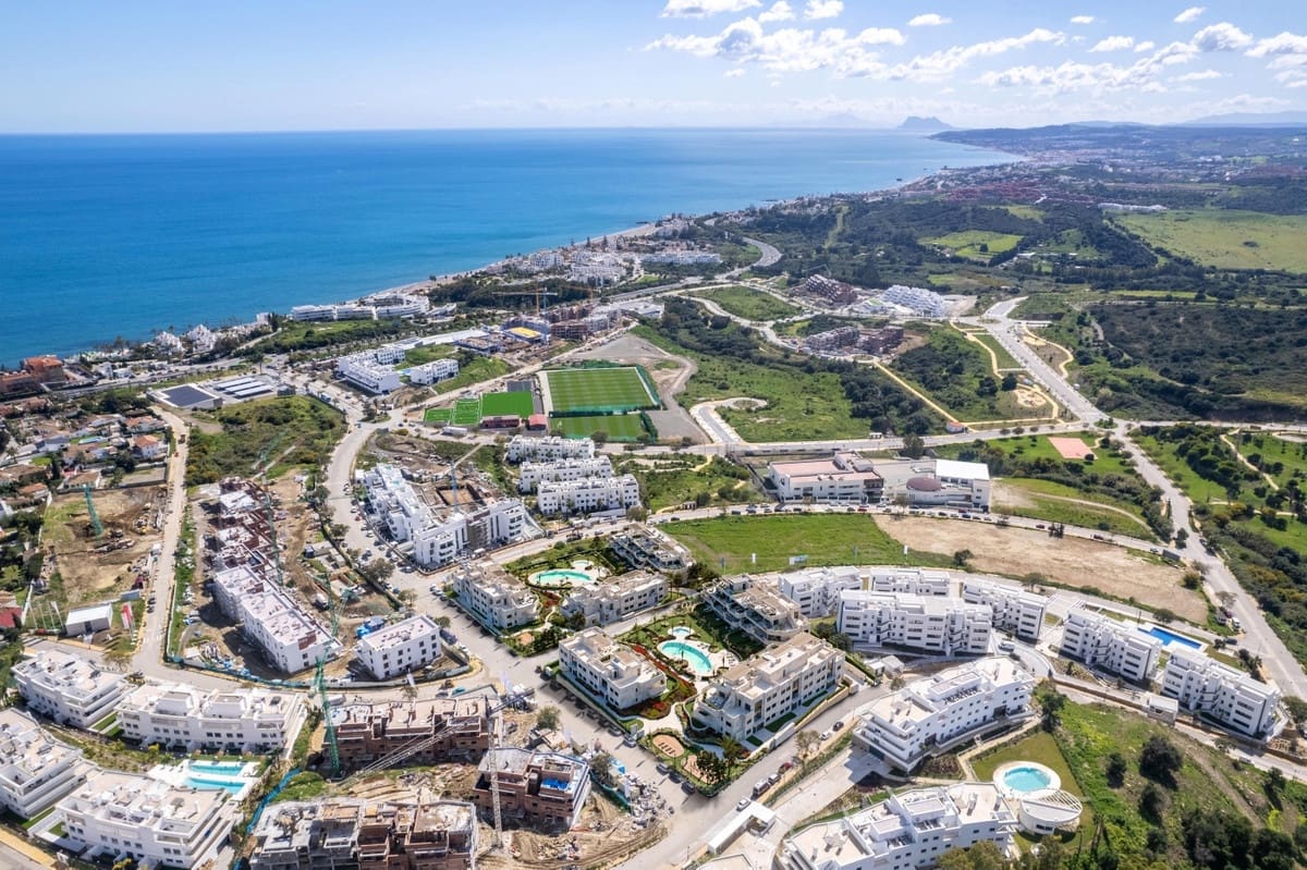 2 bedroom Apartment for sale in Estepona with pool garage - € 480,000 (Ref: 9528011)