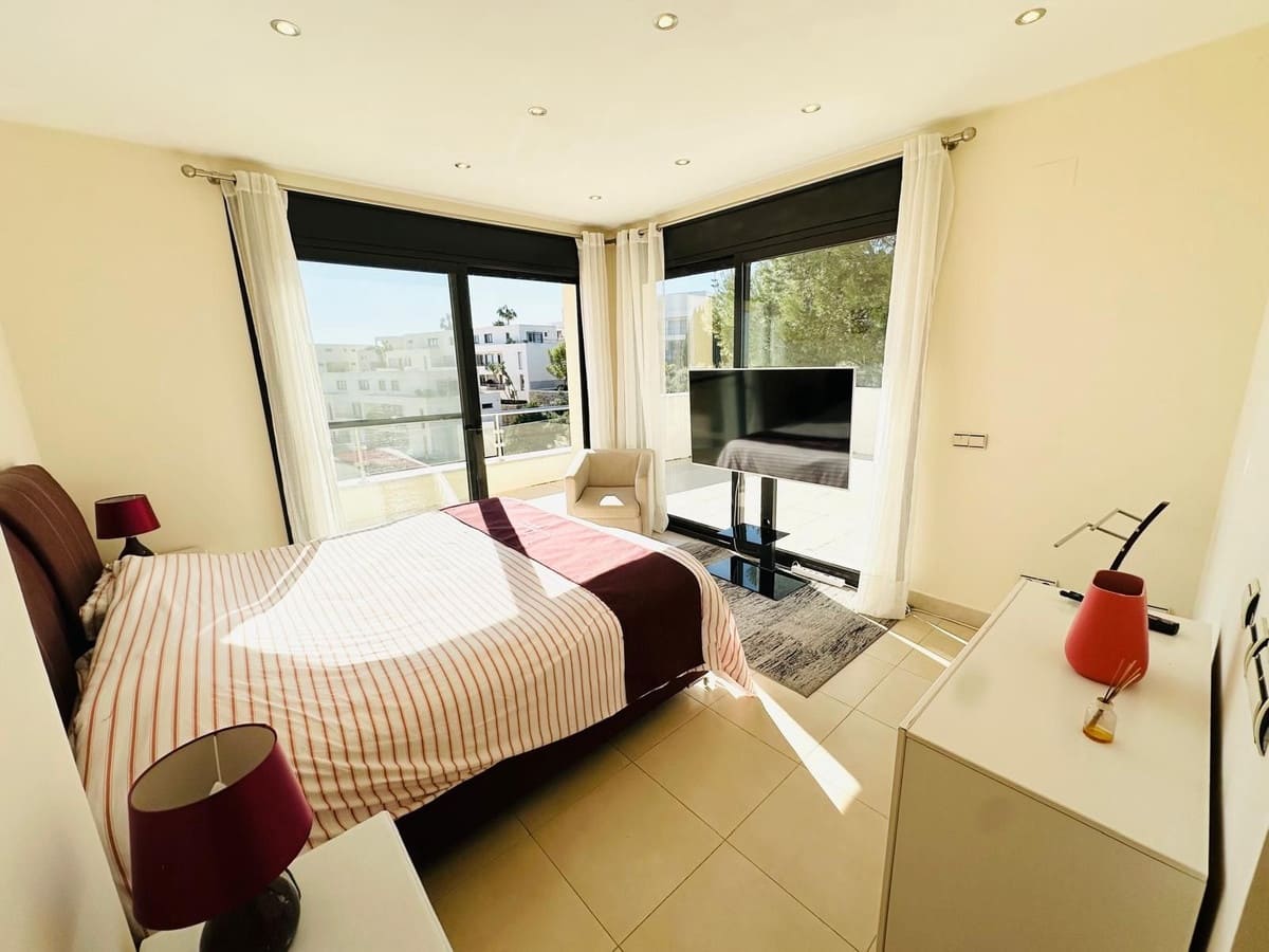 3 soverom Penthouse til salgs i Los Monteros med svømmebasseng garasje - € 785 000 (Ref: 9640442)