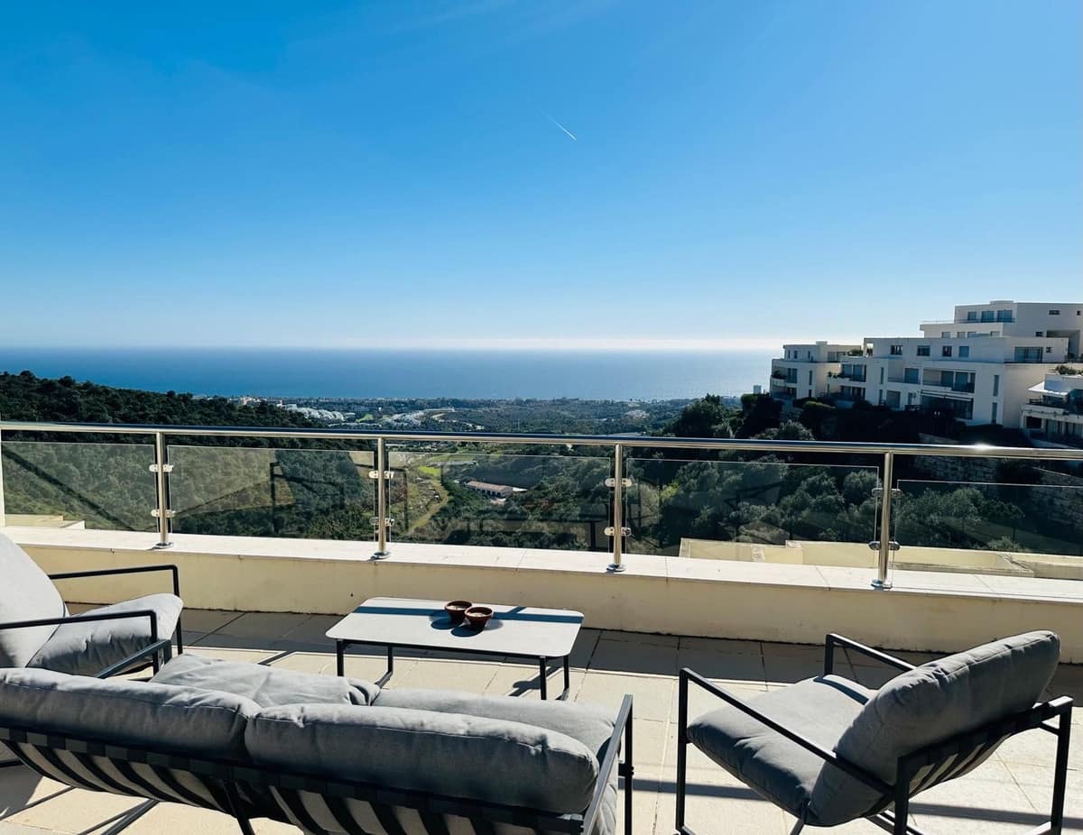 3 soverom Penthouse til salgs i Los Monteros med svømmebasseng garasje - € 785 000 (Ref: 9640442)