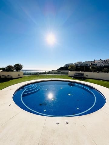 3 soverom Penthouse til salgs i Los Monteros, Marbella med svømmebasseng garasje - € 785 000 (Ref: 9640442)