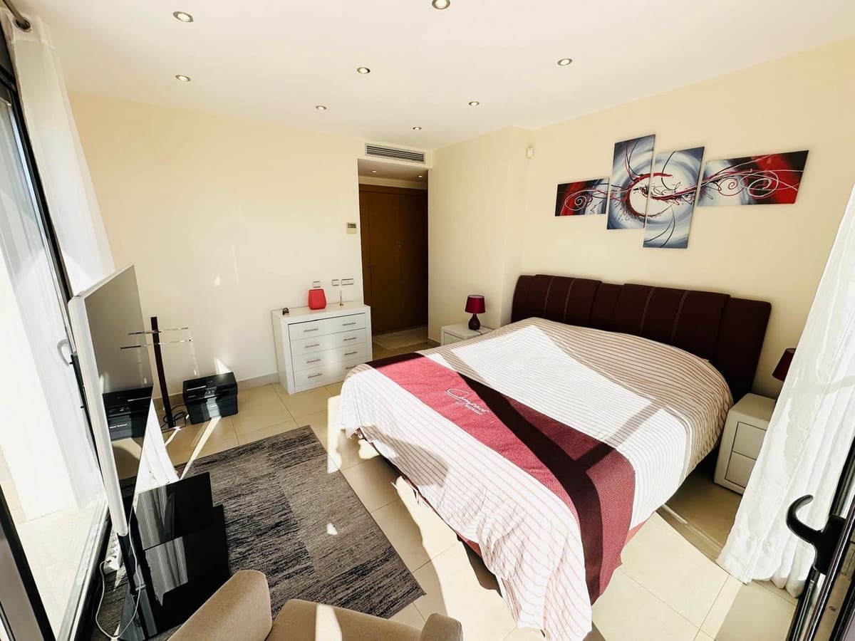 3 soverom Penthouse til salgs i Los Monteros med svømmebasseng garasje - € 785 000 (Ref: 9640442)