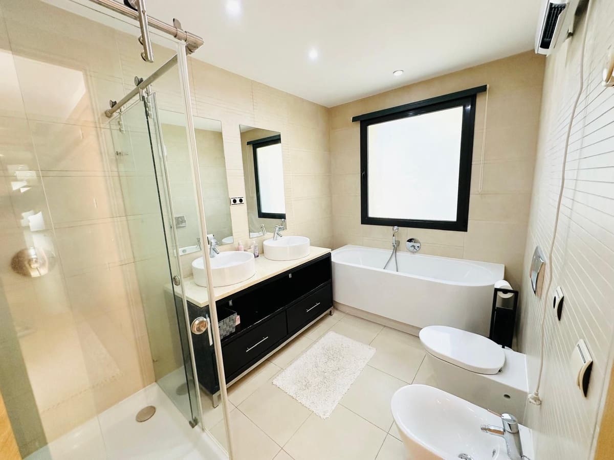 3 bedroom Penthouse for sale in Los Monteros with pool garage - € 785,000 (Ref: 9640442)