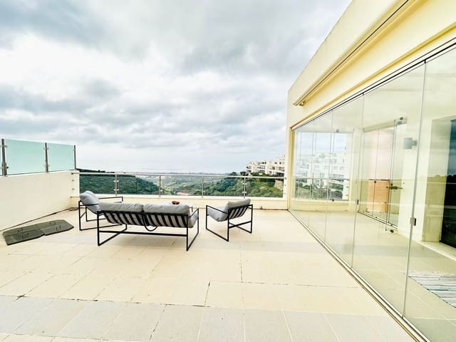 3 soverom Penthouse til salgs i Los Monteros, Marbella med svømmebasseng garasje - € 740 000 (Ref: 9640442)