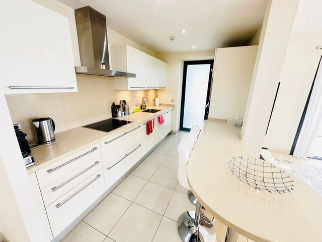 3 slaapkamer Penthouse te koop in Los Monteros, Marbella met zwembad garage - € 740.000 (Ref: 9640442)