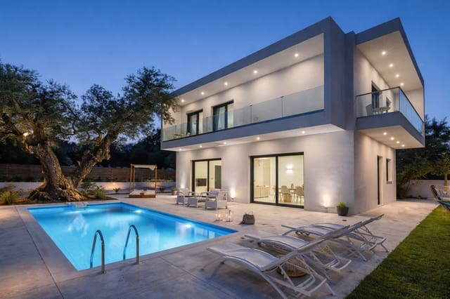 3 bedroom Villa for sale in New Golden Mile, Estepona with pool garage - € 1,650,000 (Ref: 9670867)